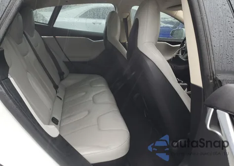 2014 Tesla Model S z USA, uszkodzony, nr VIN 5YJSA1H15EFP56750